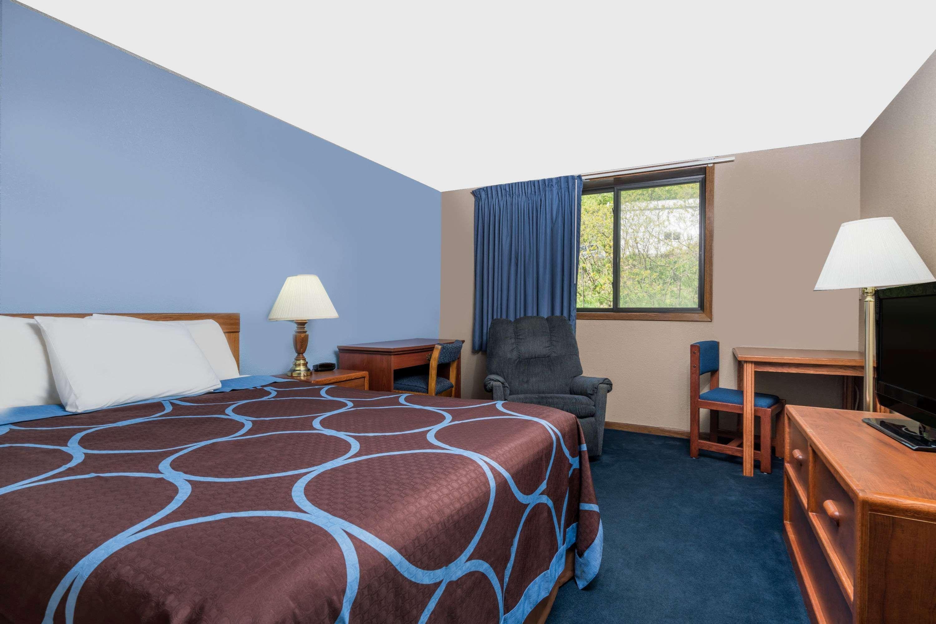 Super 8 By Wyndham Mankato Hotel Exterior photo