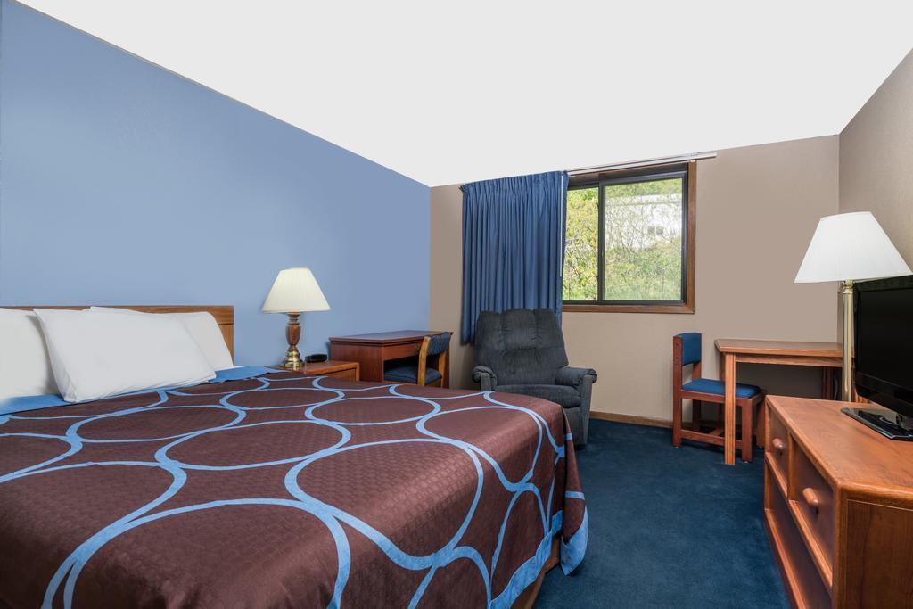 Super 8 By Wyndham Mankato Hotel Room photo